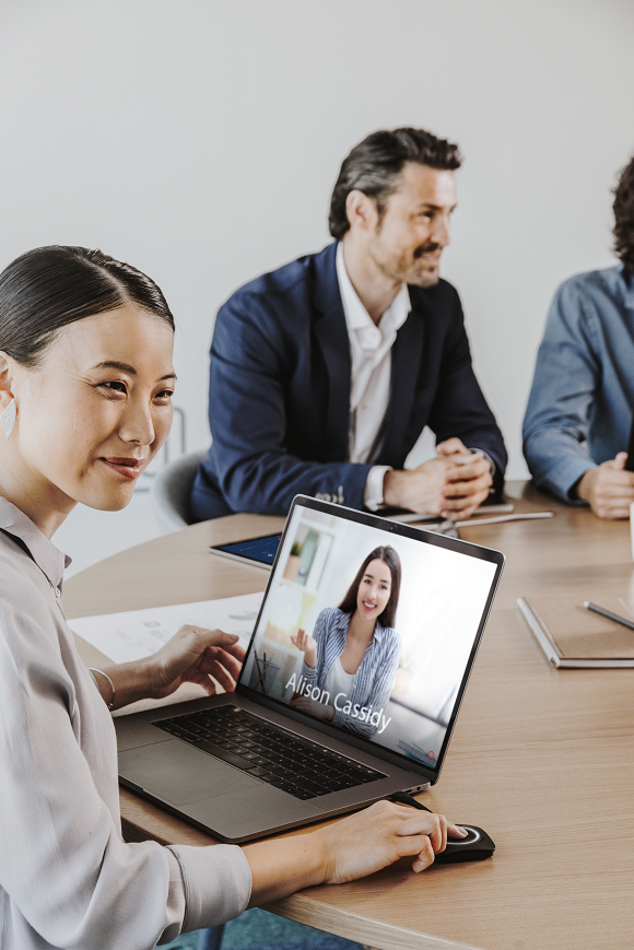 ¿Cómo es posible innovar en el trabajo híbrido con tecnologías de conferencia inalámbricas?